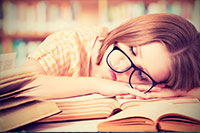 Спящая студентка