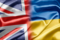 Британский и украинский флаги слились в один