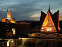 Университет на фоне Кентерберийского собора Университет на фоне Кентерберийского собора